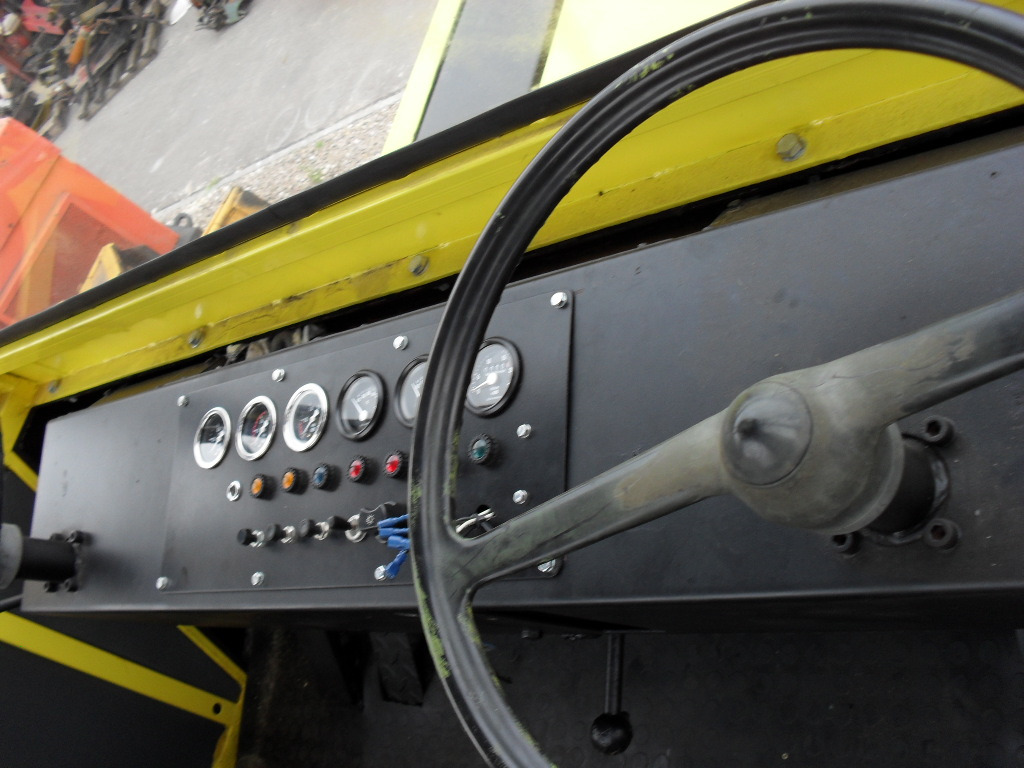 Stavostroj Remasz VP200 - Pneumatikus henger: 3 kép. Stavostroj Remasz VP200 - Pneumatikus henger: 3 kép.