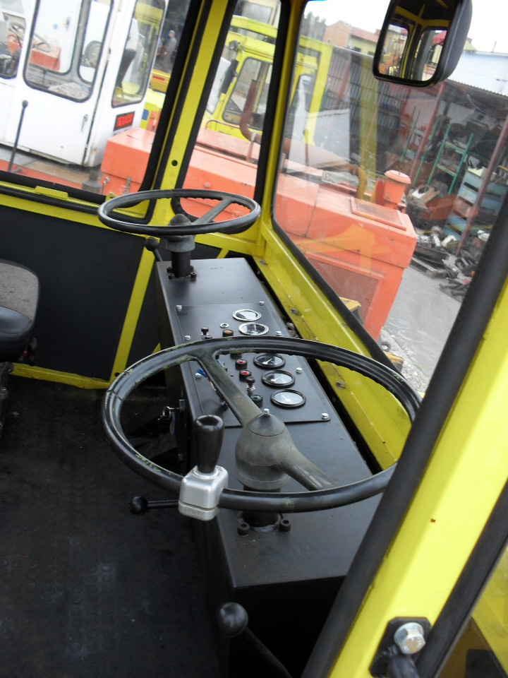 Stavostroj Remasz VP200 - Pneumatikus henger: 4 kép. Stavostroj Remasz VP200 - Pneumatikus henger: 4 kép.