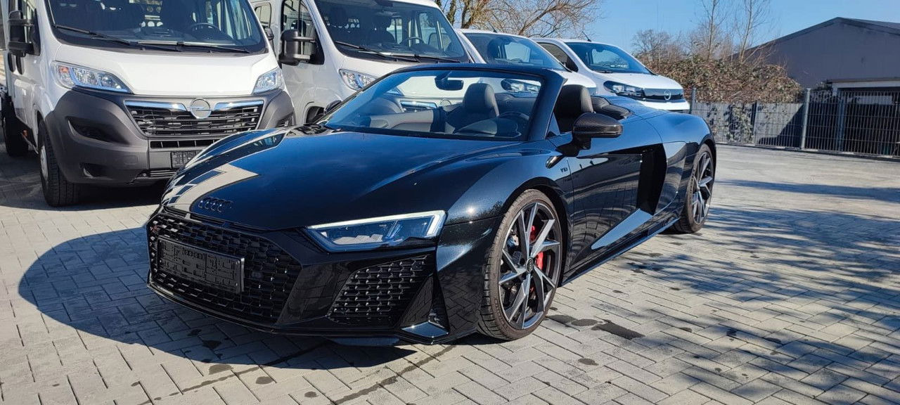 Audi R8 Spyder 5.2 FSI RWD performance - Autó: 1 kép. Audi R8 Spyder 5.2 FSI RWD performance - Autó: 1 kép.