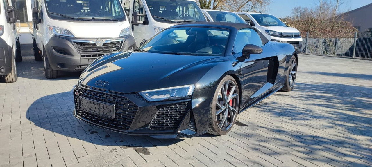 Audi R8 Spyder 5.2 FSI RWD performance - Autó: 3 kép. Audi R8 Spyder 5.2 FSI RWD performance - Autó: 3 kép.