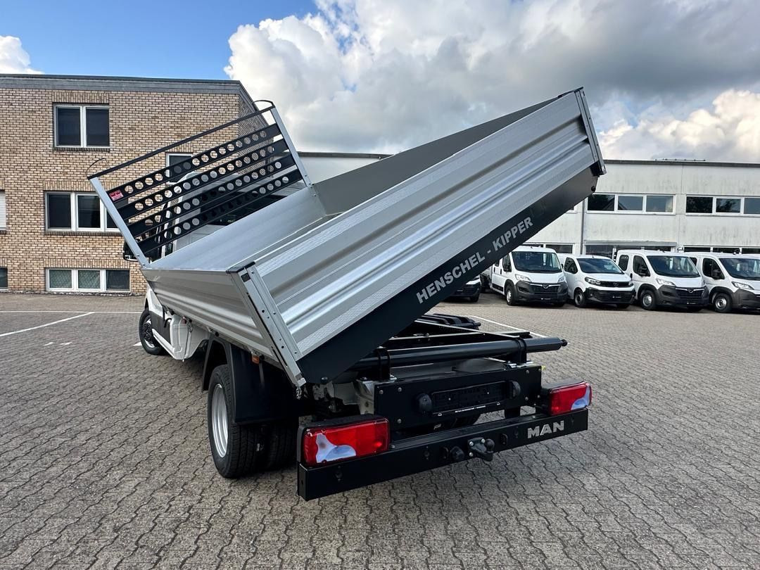 Billenőplatós teherautó MAN TGE 6.160 Doka L4 Dreiseitenkippe Klima-Navi-AHK: 7 kép. Billenőplatós teherautó MAN TGE 6.160 Doka L4 Dreiseitenkippe Klima-Navi-AHK: 7 kép.