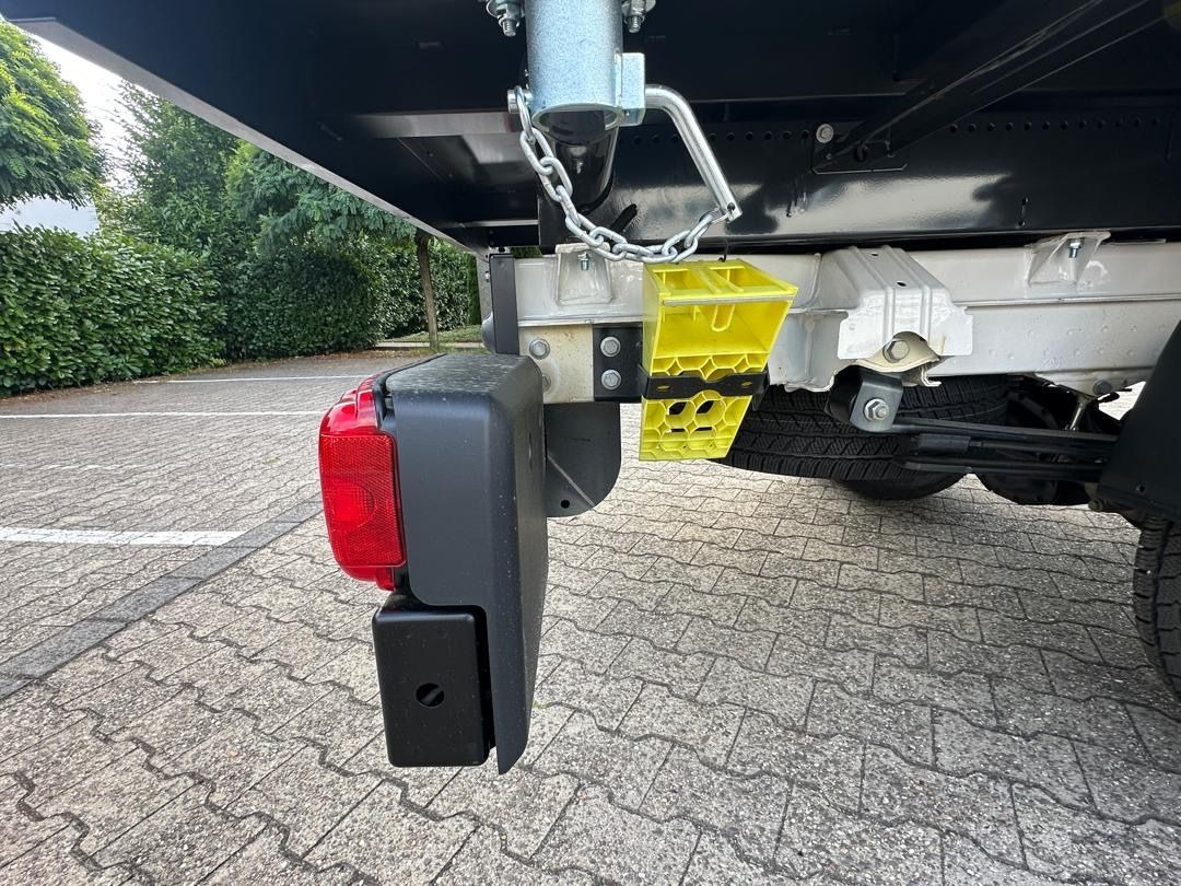 Billenőplatós teherautó MAN TGE 6.160 Doka L4 Dreiseitenkippe Klima-Navi-AHK: 14 kép. Billenőplatós teherautó MAN TGE 6.160 Doka L4 Dreiseitenkippe Klima-Navi-AHK: 14 kép.