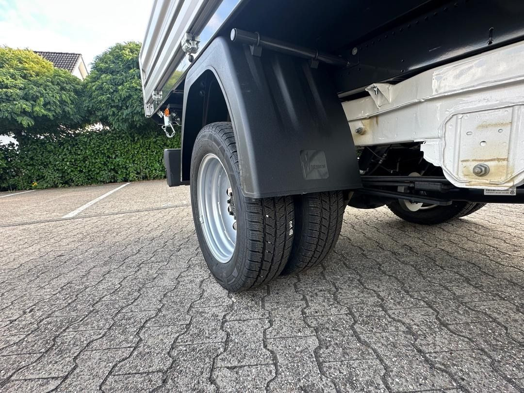 Billenőplatós teherautó MAN TGE 6.160 Doka L4 Dreiseitenkippe Klima-Navi-AHK: 13 kép. Billenőplatós teherautó MAN TGE 6.160 Doka L4 Dreiseitenkippe Klima-Navi-AHK: 13 kép.