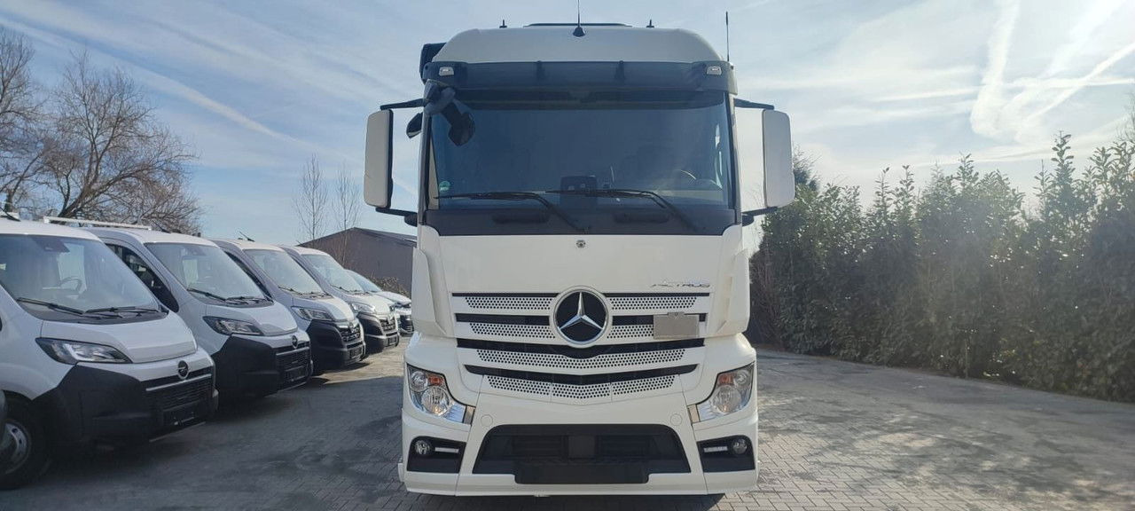 Mercedes-Benz Actros 1843 1843-Vermietung - LBW Voll-Luft-gefedert - Dobozos felépítményű teherautó: 2 kép. Mercedes-Benz Actros 1843 1843-Vermietung - LBW Voll-Luft-gefedert - Dobozos felépítményű teherautó: 2 kép.