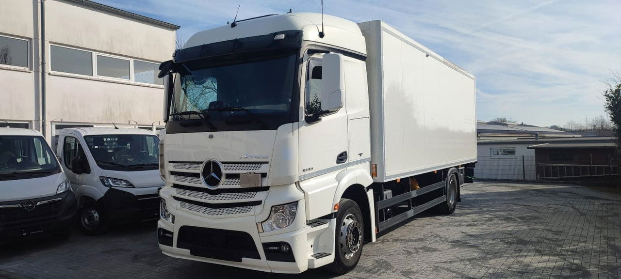 Mercedes-Benz Actros 1843 1843-Vermietung - LBW Voll-Luft-gefedert - Dobozos felépítményű teherautó: 1 kép. Mercedes-Benz Actros 1843 1843-Vermietung - LBW Voll-Luft-gefedert - Dobozos felépítményű teherautó: 1 kép.