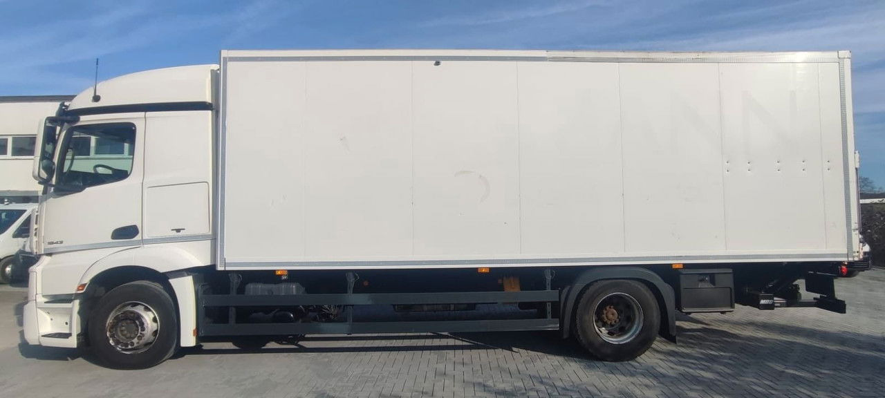 Mercedes-Benz Actros 1843 1843-Vermietung - LBW Voll-Luft-gefedert - Dobozos felépítményű teherautó: 4 kép. Mercedes-Benz Actros 1843 1843-Vermietung - LBW Voll-Luft-gefedert - Dobozos felépítményű teherautó: 4 kép.