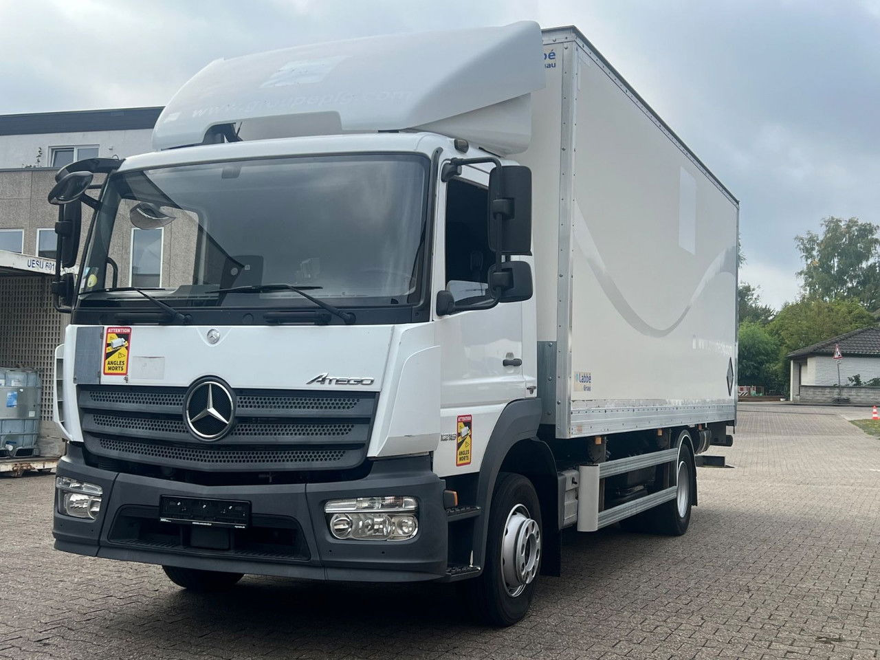 Mercedes-Benz Atego 1218 L Classic-Vermietung möglich-ADR-LBW - Dobozos felépítményű teherautó: 1 kép. Mercedes-Benz Atego 1218 L Classic-Vermietung möglich-ADR-LBW - Dobozos felépítményű teherautó: 1 kép.