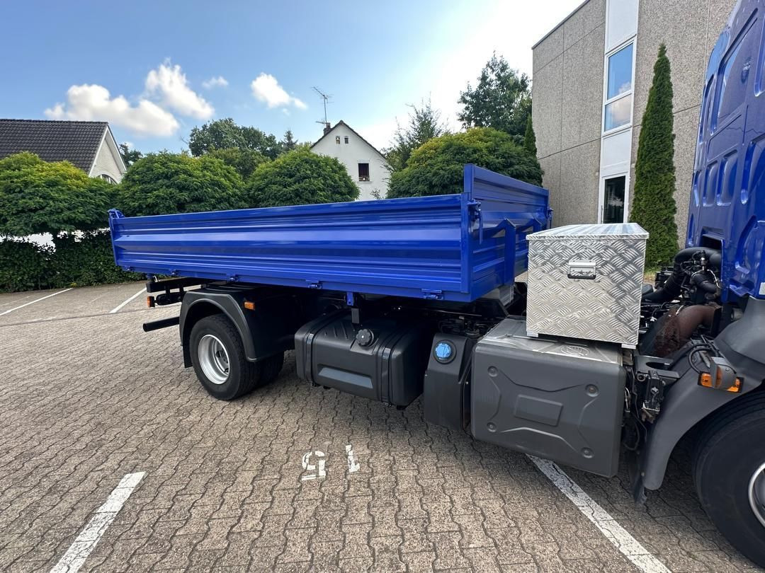 Renault D 12.240 Werkzeugkasten-Dreiseitenkipper 12 to - Billenőplatós teherautó: 5 kép. Renault D 12.240 Werkzeugkasten-Dreiseitenkipper 12 to - Billenőplatós teherautó: 5 kép.