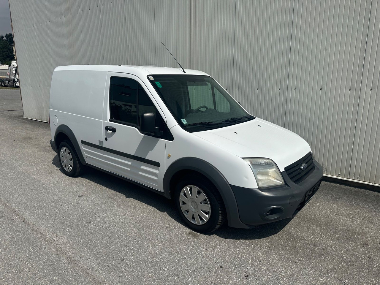 Ford Transit Connect - Furgon: 2 kép. Ford Transit Connect - Furgon: 2 kép.