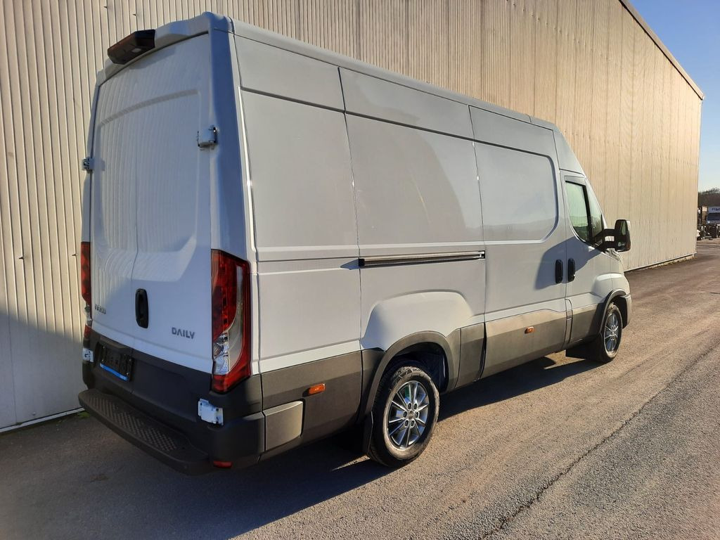 Iveco Daily 35S14 8g HiMatic L3H2 Mod.25 Iveco Daily 35S14 8g HiMatic L3H2 Mod.25 - Furgon: 3 kép. Iveco Daily 35S14 8g HiMatic L3H2 Mod.25 Iveco Daily 35S14 8g HiMatic L3H2 Mod.25 - Furgon: 3 kép.