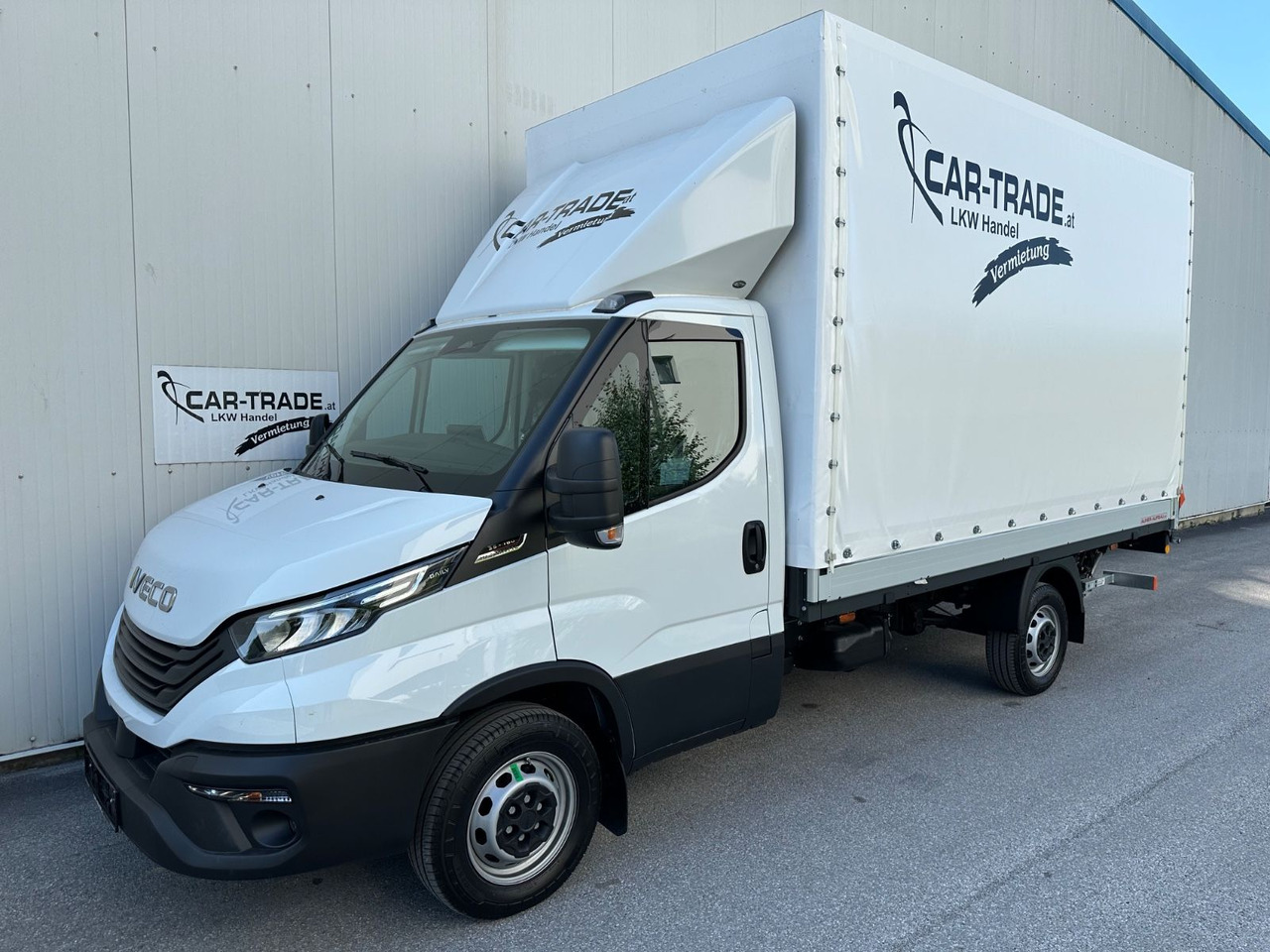 Iveco Daily 35S16 3,0HPI 8g HiMatic LBW Mod 2025 Iveco Daily 35S16 3,0HPI 8g HiMatic LBW Mod 2025 - Ponyvás kisteherautó: 1 kép. Iveco Daily 35S16 3,0HPI 8g HiMatic LBW Mod 2025 Iveco Daily 35S16 3,0HPI 8g HiMatic LBW Mod 2025 - Ponyvás kisteherautó: 1 kép.