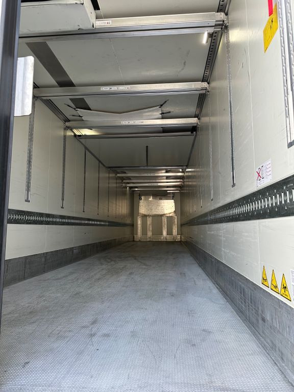Krone SD 27 Thermoking Spectrum Multitemp Pharma Safe - Félpótkocsi hűtős: 5 kép. Krone SD 27 Thermoking Spectrum Multitemp Pharma Safe - Félpótkocsi hűtős: 5 kép.