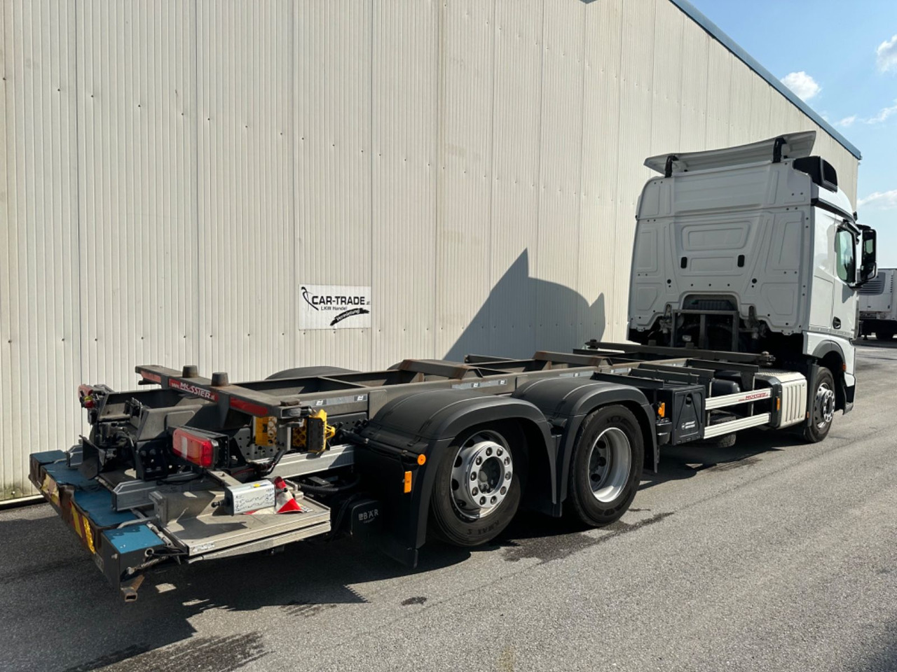 Mercedes-Benz Actros 2545 2T LBW - Cserefelépítményes teherautó: 4 kép. Mercedes-Benz Actros 2545 2T LBW - Cserefelépítményes teherautó: 4 kép.