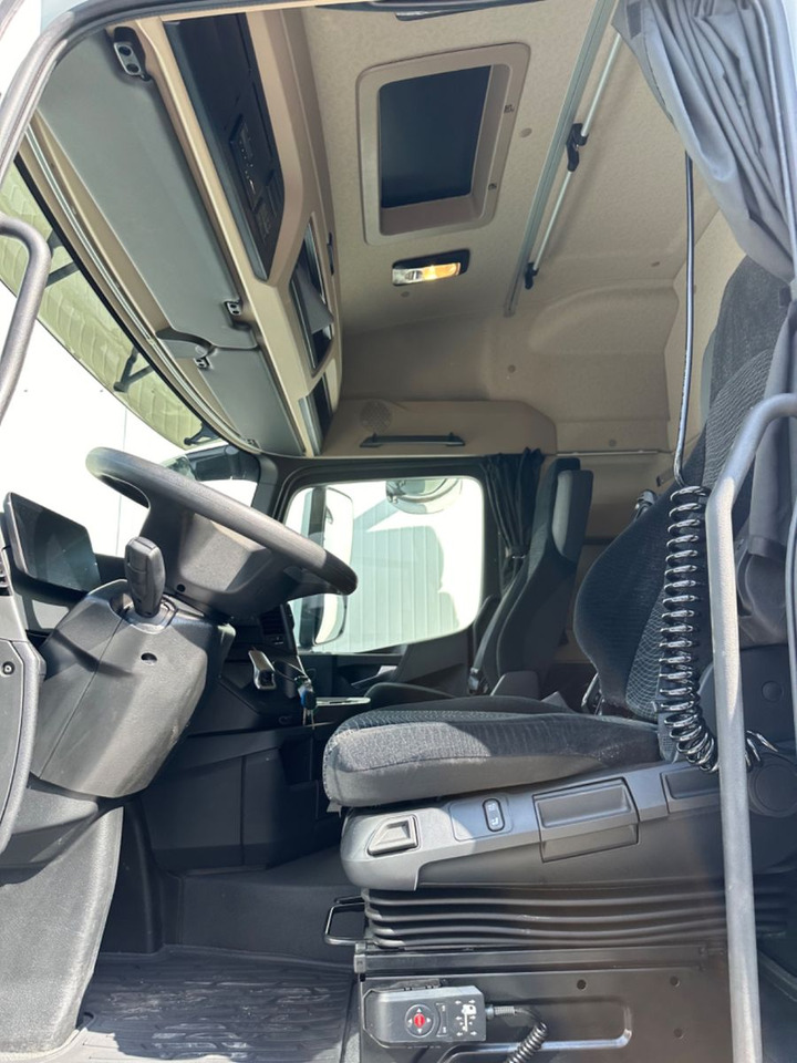 Mercedes-Benz Actros 2545 2T LBW - Cserefelépítményes teherautó: 5 kép. Mercedes-Benz Actros 2545 2T LBW - Cserefelépítményes teherautó: 5 kép.