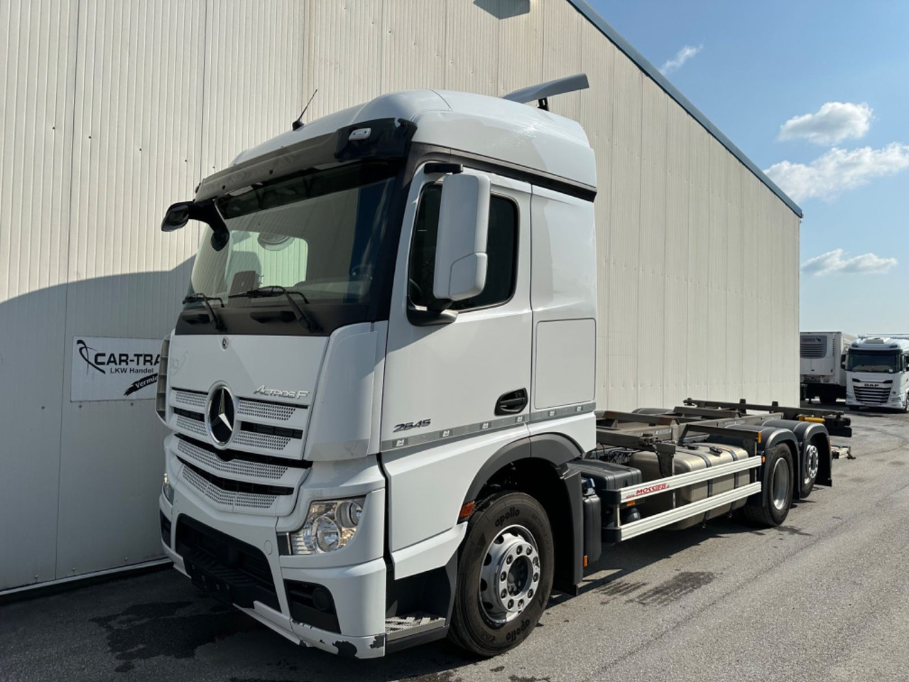 Mercedes-Benz Actros 2545 2T LBW - Cserefelépítményes teherautó: 1 kép. Mercedes-Benz Actros 2545 2T LBW - Cserefelépítményes teherautó: 1 kép.