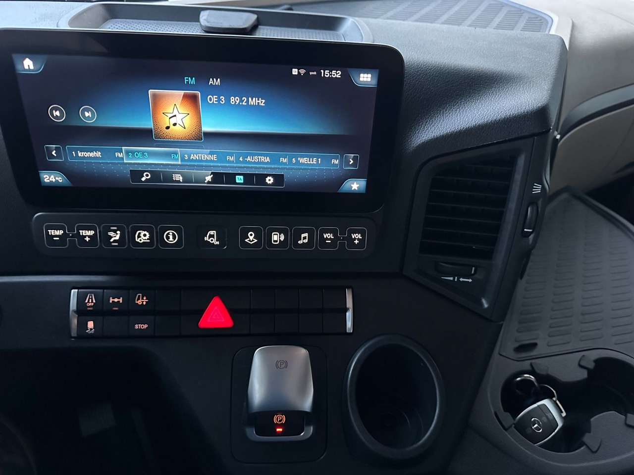 Mercedes-Benz Actros 2545 2T LBW - Cserefelépítményes teherautó: 4 kép. Mercedes-Benz Actros 2545 2T LBW - Cserefelépítményes teherautó: 4 kép.