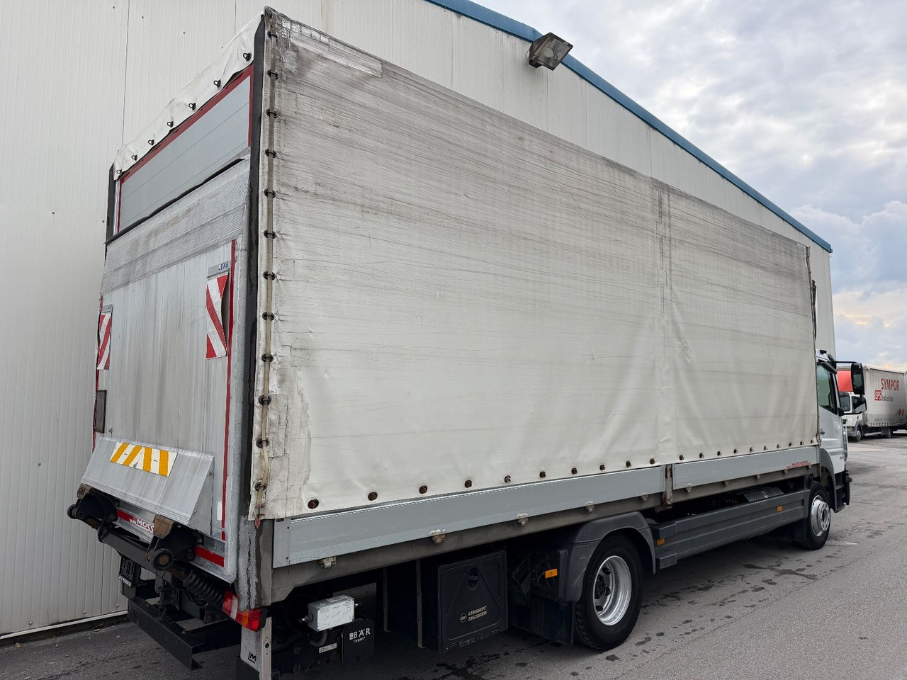 Mercedes-Benz Atego 1524 2T LBW TÜV - Ponyvás teherautó: 3 kép. Mercedes-Benz Atego 1524 2T LBW TÜV - Ponyvás teherautó: 3 kép.