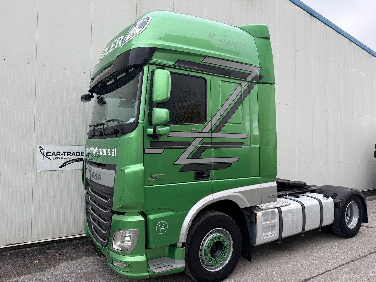DAF XF 460 SSC Standklima Intarder - Nyergesvontató: 1 kép. DAF XF 460 SSC Standklima Intarder - Nyergesvontató: 1 kép.