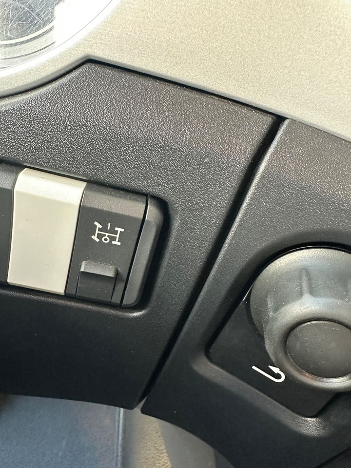 Nyergesvontató DAF XF 530 SSC Standklima Leder ALU Vollluft: 15 kép. Nyergesvontató DAF XF 530 SSC Standklima Leder ALU Vollluft: 15 kép.