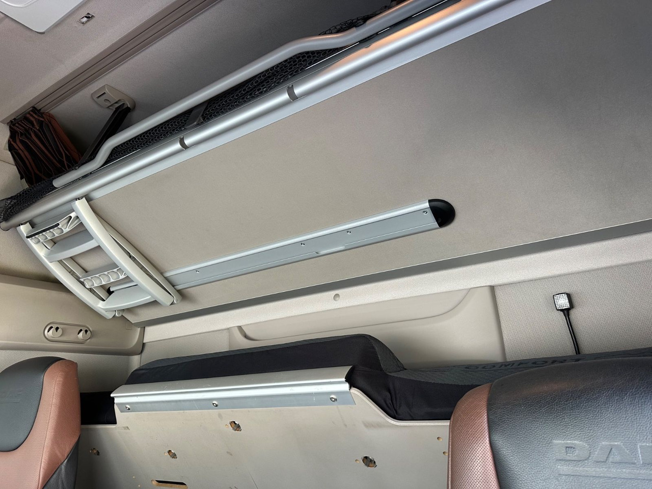 Nyergesvontató DAF XF 530 SSC Standklima Leder ALU Vollluft: 8 kép. Nyergesvontató DAF XF 530 SSC Standklima Leder ALU Vollluft: 8 kép.