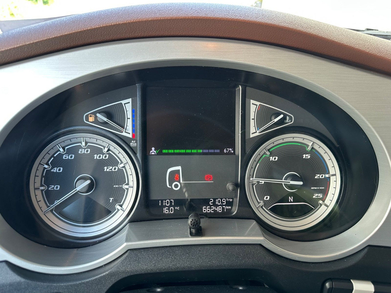 Nyergesvontató DAF XF 530 SSC Standklima Leder ALU Vollluft: 11 kép. Nyergesvontató DAF XF 530 SSC Standklima Leder ALU Vollluft: 11 kép.