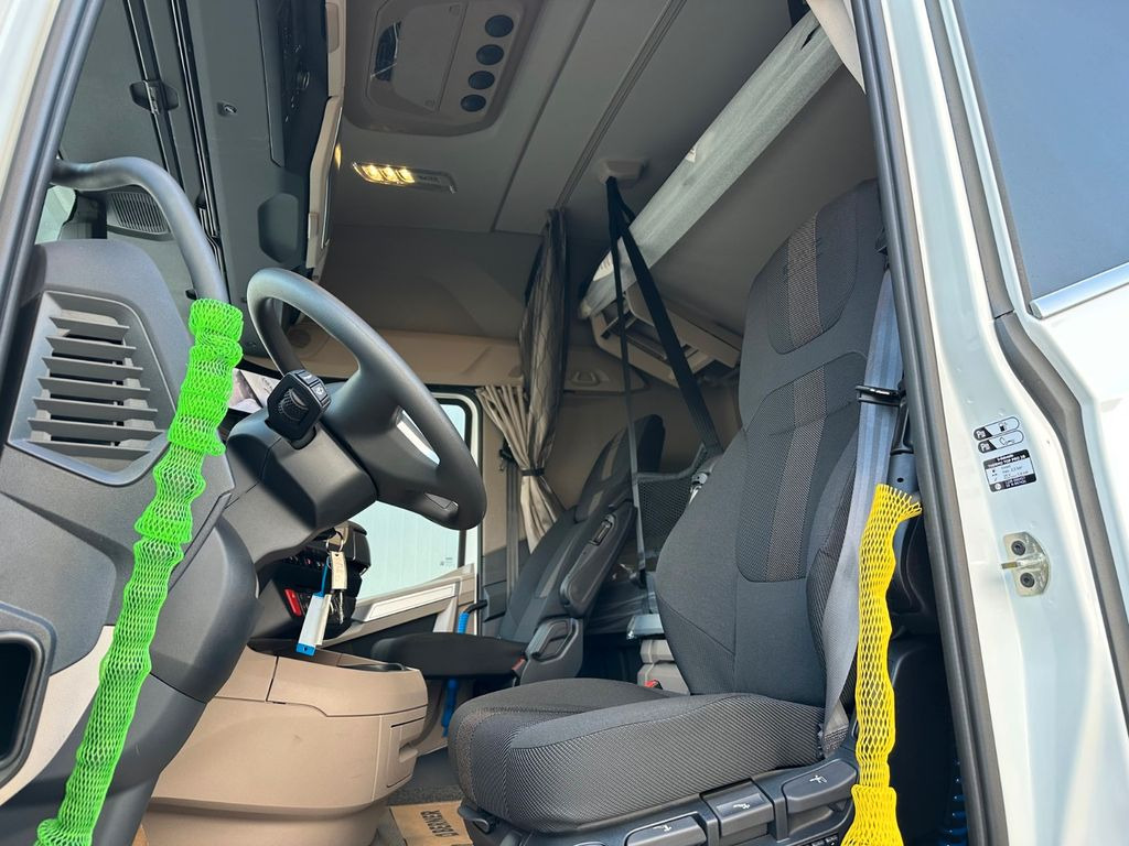 DAF XG 530 Retarder Standklima 3 Jahre Garantie DAF XG 530 Retarder Standklima 3 Jahre Garantie - Nyergesvontató: 5 kép. DAF XG 530 Retarder Standklima 3 Jahre Garantie DAF XG 530 Retarder Standklima 3 Jahre Garantie - Nyergesvontató: 5 kép.