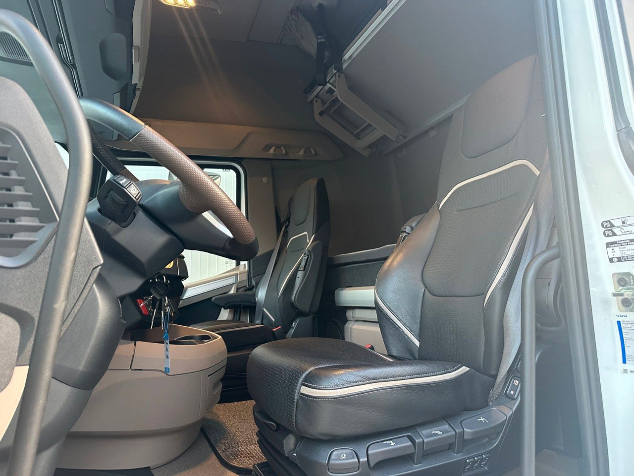 DAF XG+530 Vollausstattung - Nyergesvontató: 5 kép. DAF XG+530 Vollausstattung - Nyergesvontató: 5 kép.