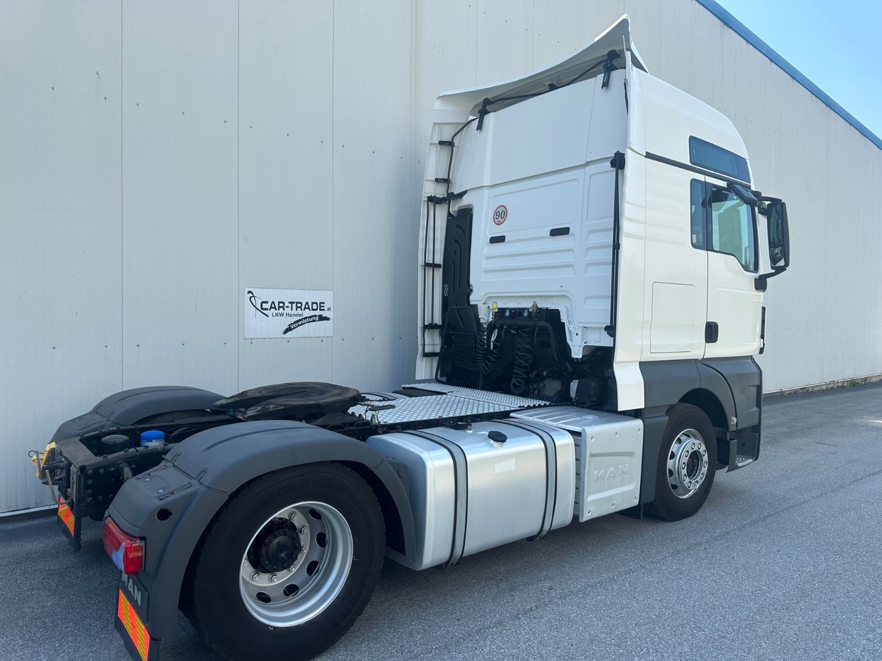 MAN TGX 18.460 XXL Intarder/Standklima - Nyergesvontató: 3 kép. MAN TGX 18.460 XXL Intarder/Standklima - Nyergesvontató: 3 kép.