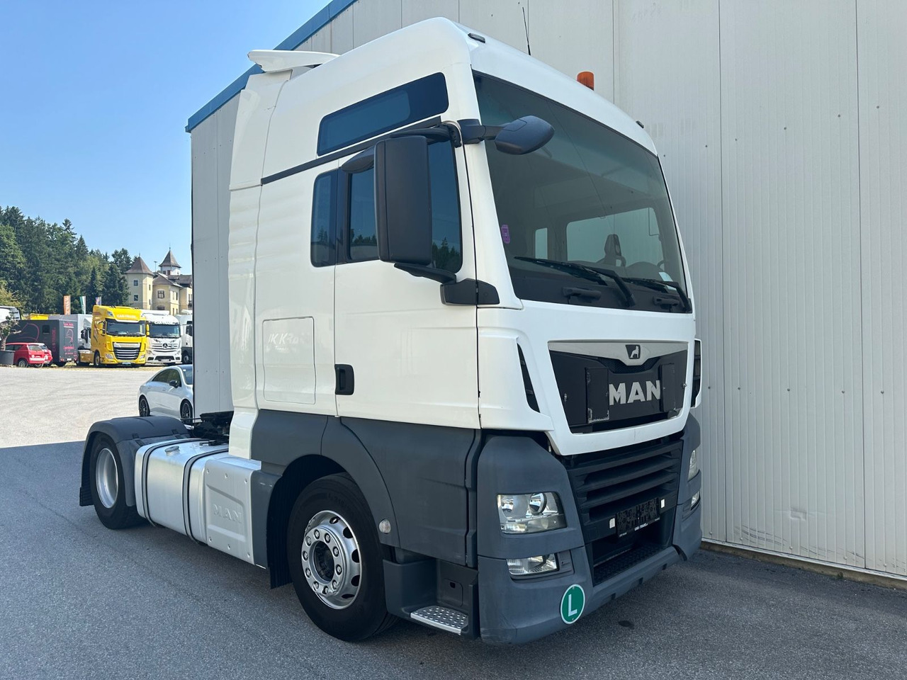 MAN TGX 18.460 XXL Intarder/Standklima - Nyergesvontató: 2 kép. MAN TGX 18.460 XXL Intarder/Standklima - Nyergesvontató: 2 kép.