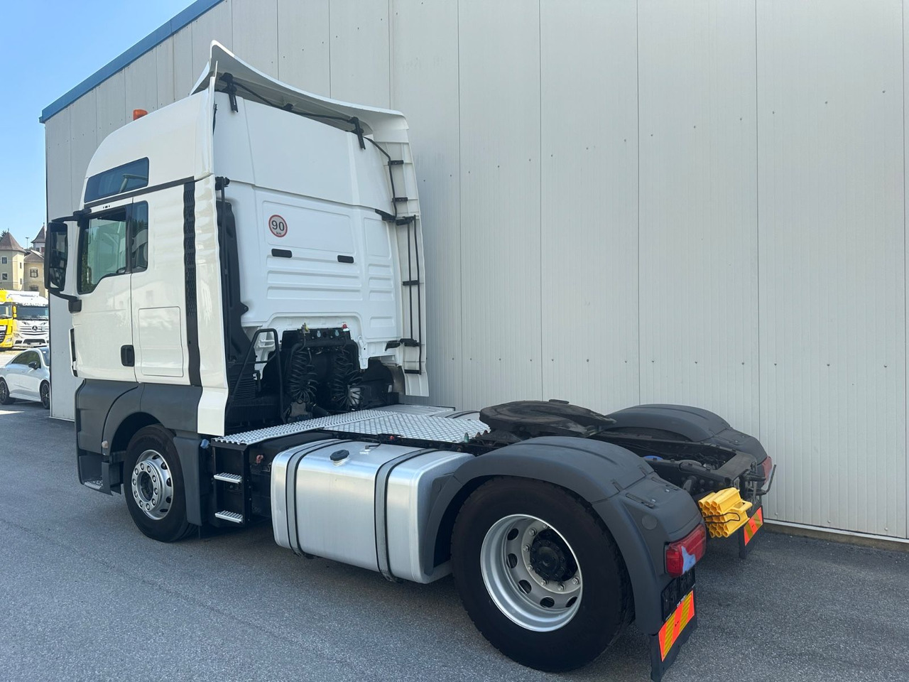 MAN TGX 18.460 XXL Intarder/Standklima - Nyergesvontató: 3 kép. MAN TGX 18.460 XXL Intarder/Standklima - Nyergesvontató: 3 kép.