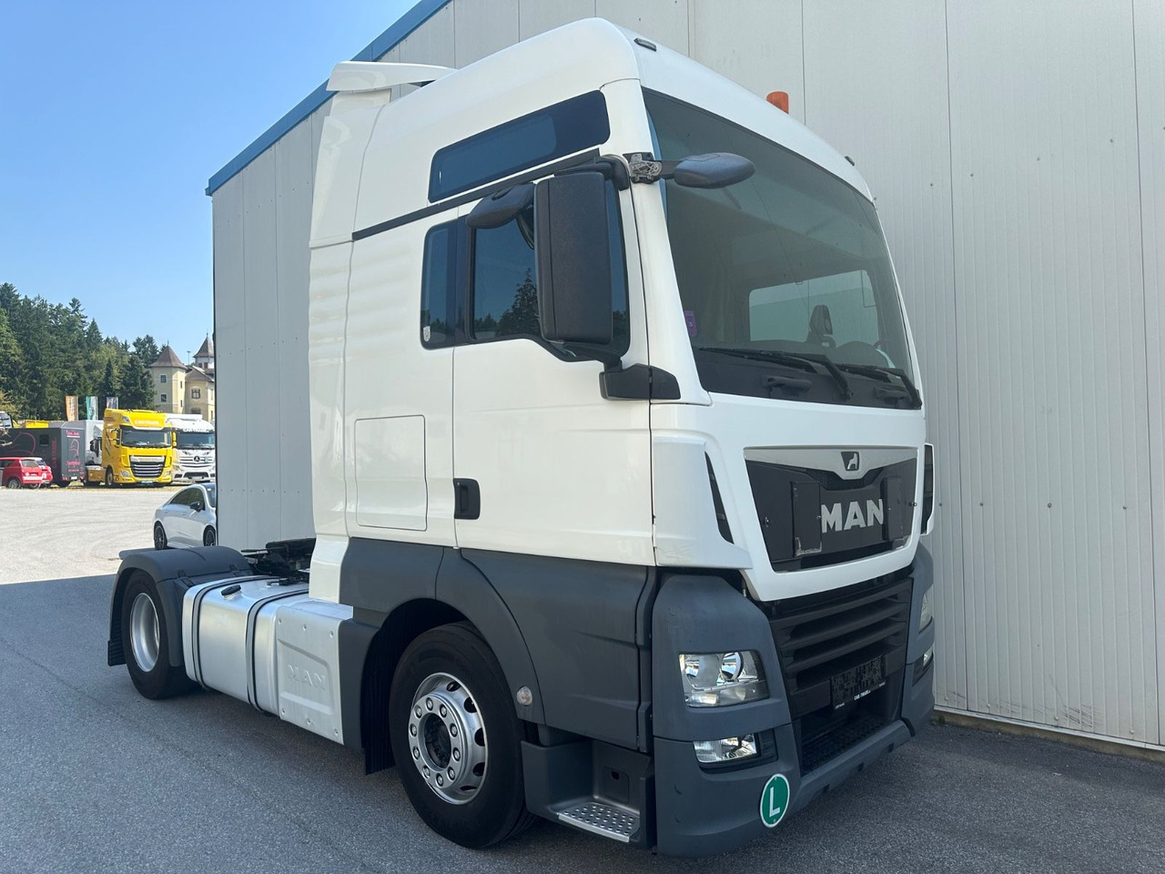 MAN TGX 18.460 XXL Intarder/Standklima - Nyergesvontató: 2 kép. MAN TGX 18.460 XXL Intarder/Standklima - Nyergesvontató: 2 kép.