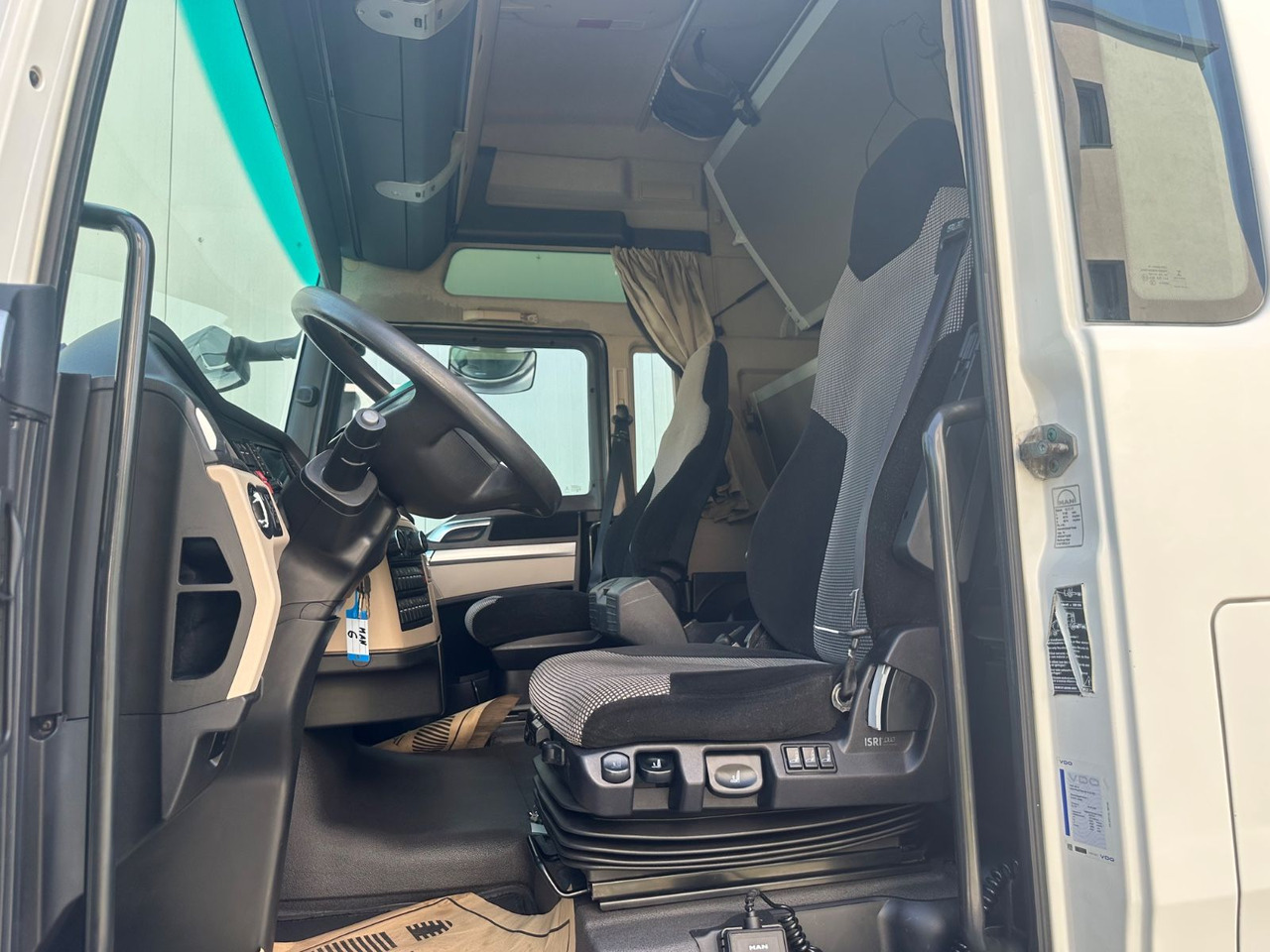 MAN TGX 18.460 XXL Intarder/Standklima - Nyergesvontató: 5 kép. MAN TGX 18.460 XXL Intarder/Standklima - Nyergesvontató: 5 kép.