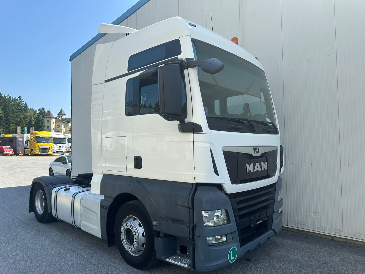 MAN TGX 18.460 XXL Intarder/Standklima - Nyergesvontató: 2 kép. MAN TGX 18.460 XXL Intarder/Standklima - Nyergesvontató: 2 kép.