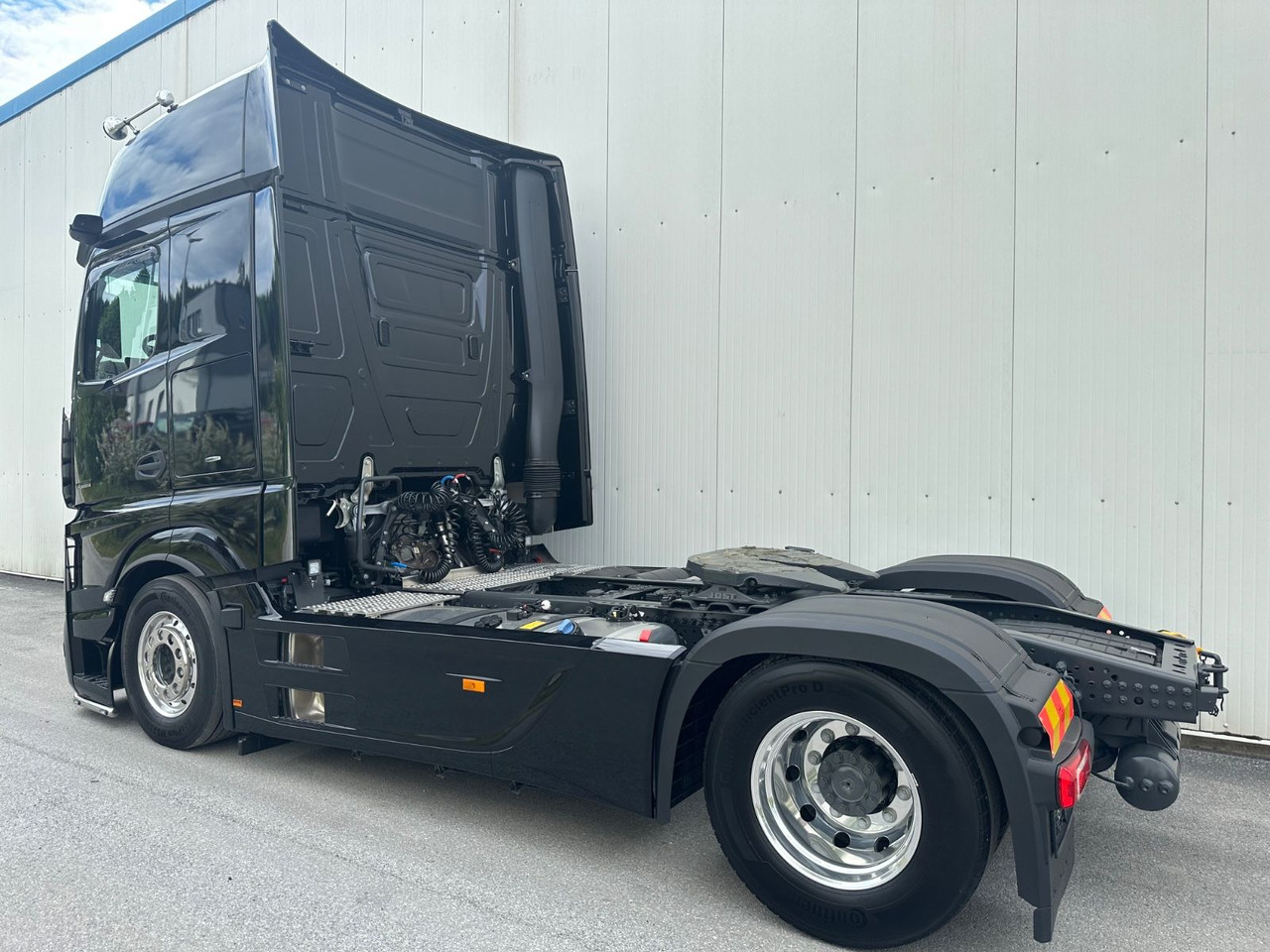 Mercedes-Benz Actros 1863 Final Edition Vollausstattung - Nyergesvontató: 3 kép. Mercedes-Benz Actros 1863 Final Edition Vollausstattung - Nyergesvontató: 3 kép.