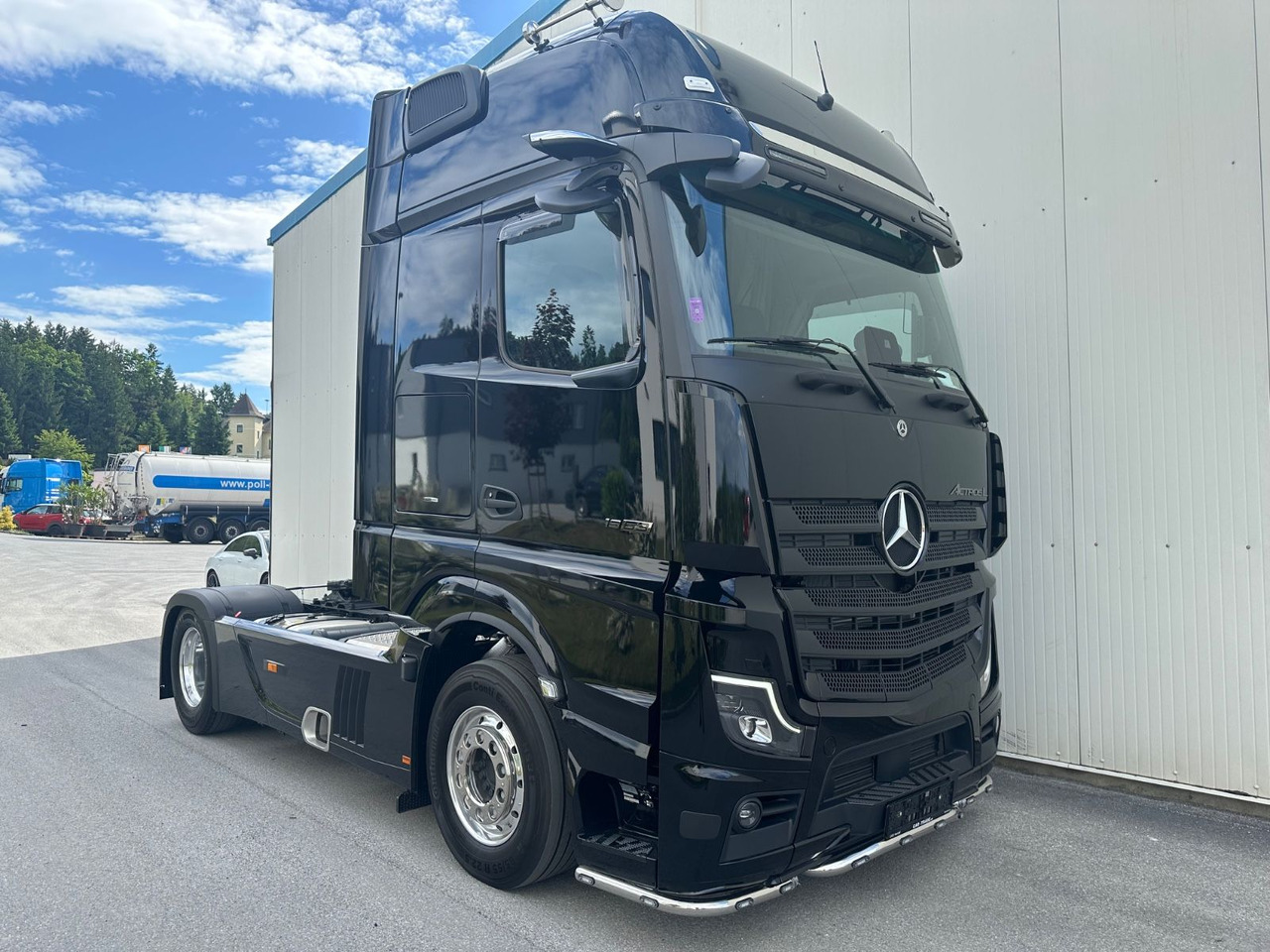 Mercedes-Benz Actros 1863 Final Edition Vollausstattung - Nyergesvontató: 2 kép. Mercedes-Benz Actros 1863 Final Edition Vollausstattung - Nyergesvontató: 2 kép.