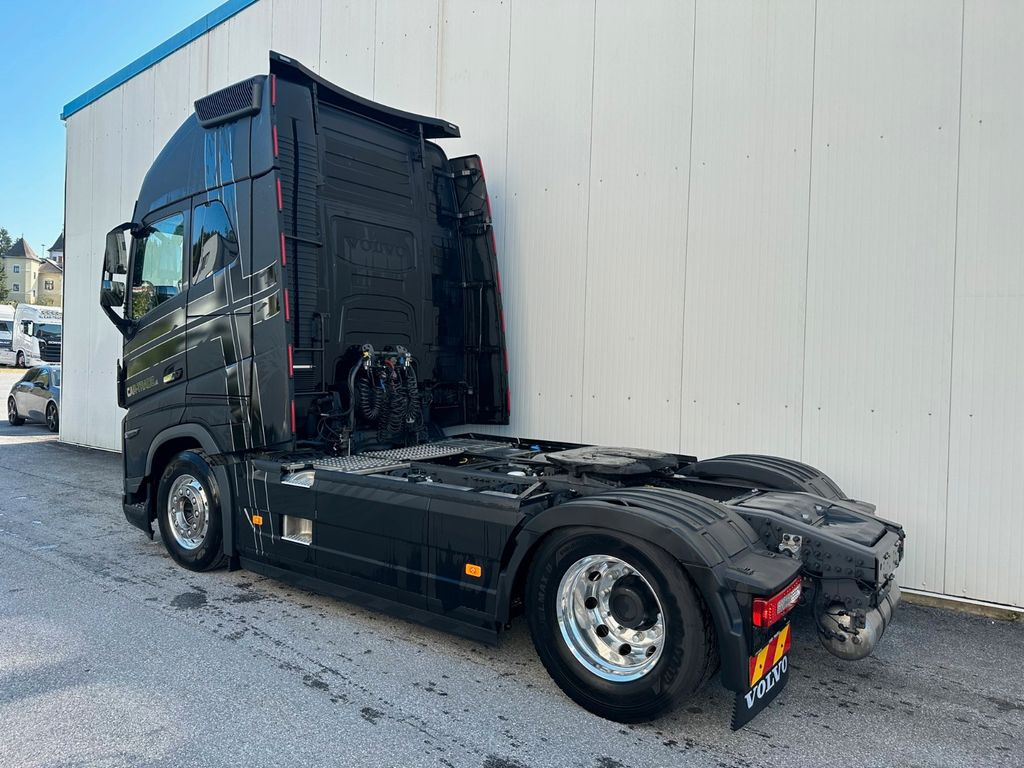 Volvo FH 750 XL Retarder Vollausstattung - Nyergesvontató: 4 kép. Volvo FH 750 XL Retarder Vollausstattung - Nyergesvontató: 4 kép.