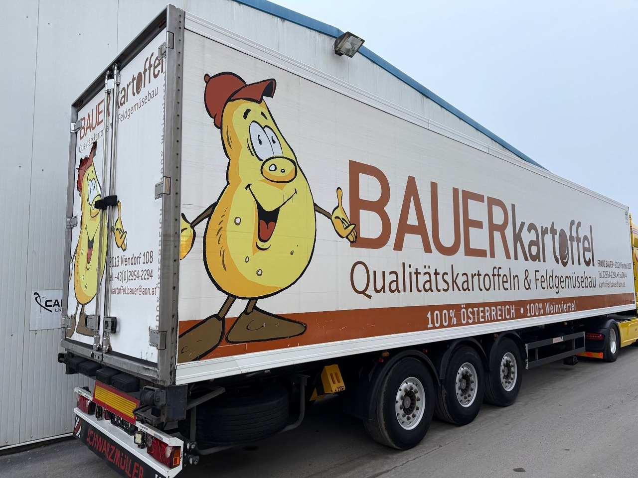 Schwarzmüller Carrier Maxima 1300 ALU LIFT - Félpótkocsi dobozos: 4 kép. Schwarzmüller Carrier Maxima 1300 ALU LIFT - Félpótkocsi dobozos: 4 kép.