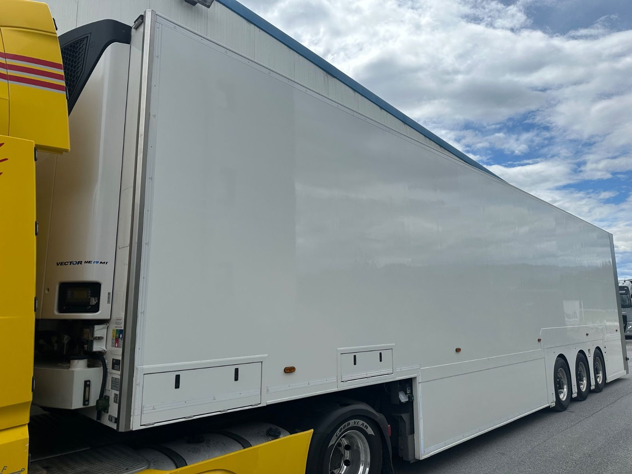 Van Eck Dubbeldeck T3Z Carrier Multi/Temp - Félpótkocsi dobozos: 1 kép. Van Eck Dubbeldeck T3Z Carrier Multi/Temp - Félpótkocsi dobozos: 1 kép.
