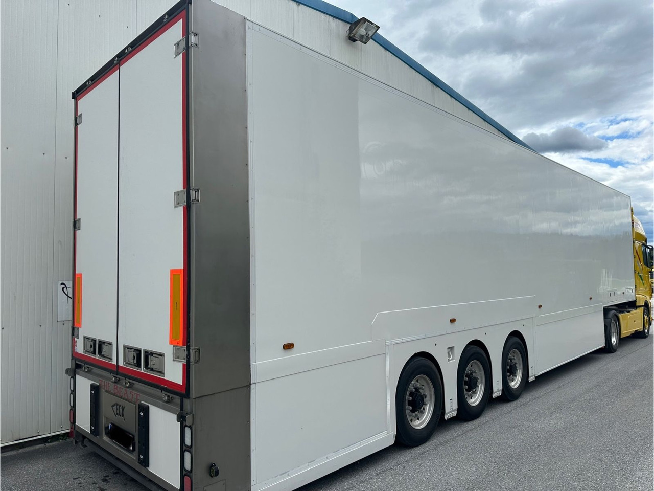 Van Eck Dubbeldeck T3Z Carrier Multi/Temp - Félpótkocsi dobozos: 3 kép. Van Eck Dubbeldeck T3Z Carrier Multi/Temp - Félpótkocsi dobozos: 3 kép.