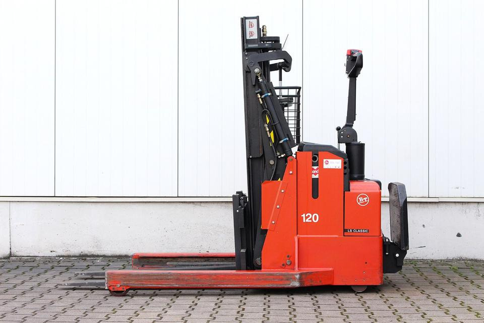 BT LSR1200 Schubmast-Hubwagen - 290h - Emelőtargoncá: 2 kép. BT LSR1200 Schubmast-Hubwagen - 290h - Emelőtargoncá: 2 kép.