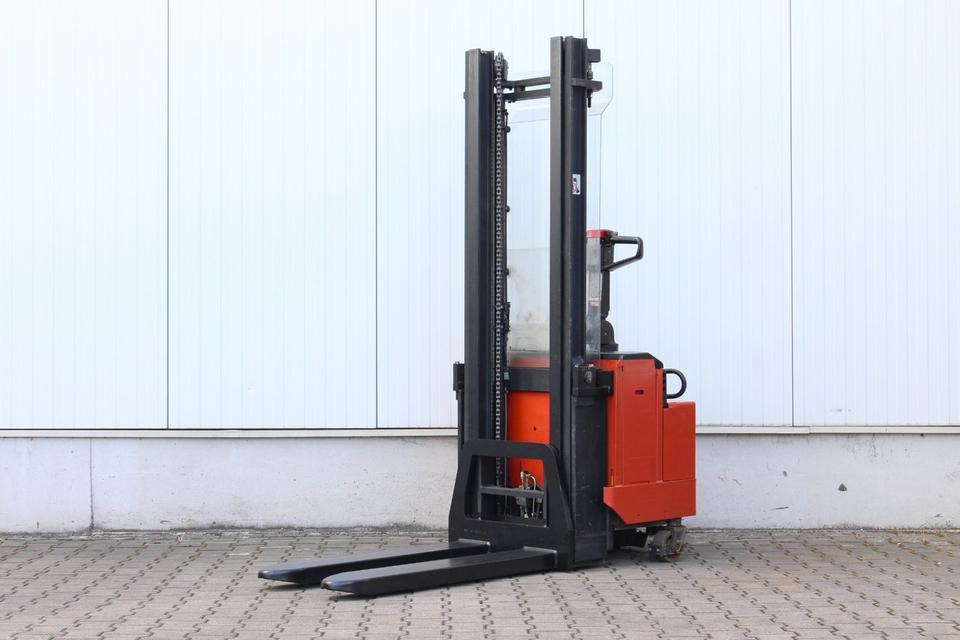 BT LSV1250 - 3400mm - Emelőtargoncá: 2 kép. BT LSV1250 - 3400mm - Emelőtargoncá: 2 kép.