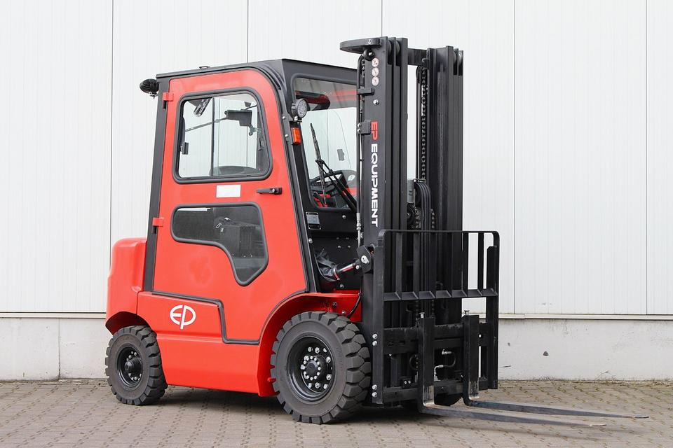 EP EFL252 Triplex Li-ion 111Std. - Elektromos targonca: 2 kép. EP EFL252 Triplex Li-ion 111Std. - Elektromos targonca: 2 kép.