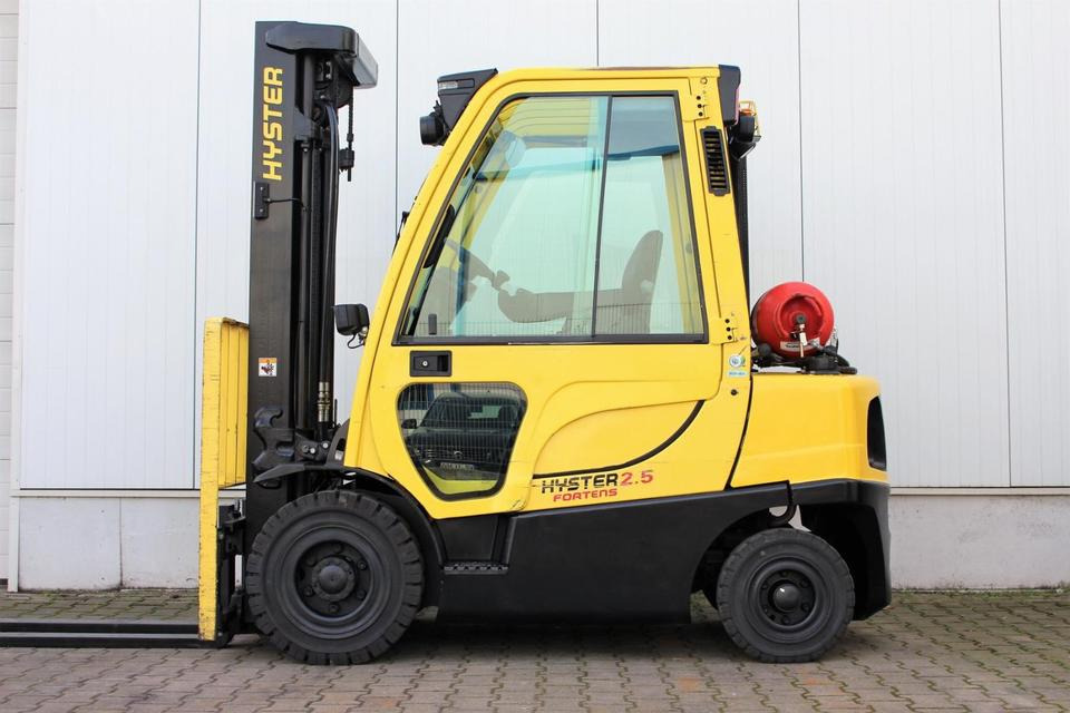 HYSTER H2.5FT Gas 2500kg - 2018 - 5196h - Gázüzemű targonca: 2 kép. HYSTER H2.5FT Gas 2500kg - 2018 - 5196h - Gázüzemű targonca: 2 kép.