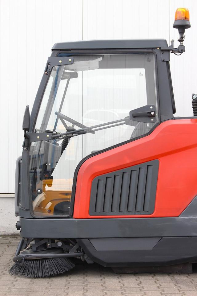 Hako Sweepmaster D1500RH Diesel UVV✅ - Ipari seprőgép: 5 kép. Hako Sweepmaster D1500RH Diesel UVV✅ - Ipari seprőgép: 5 kép.