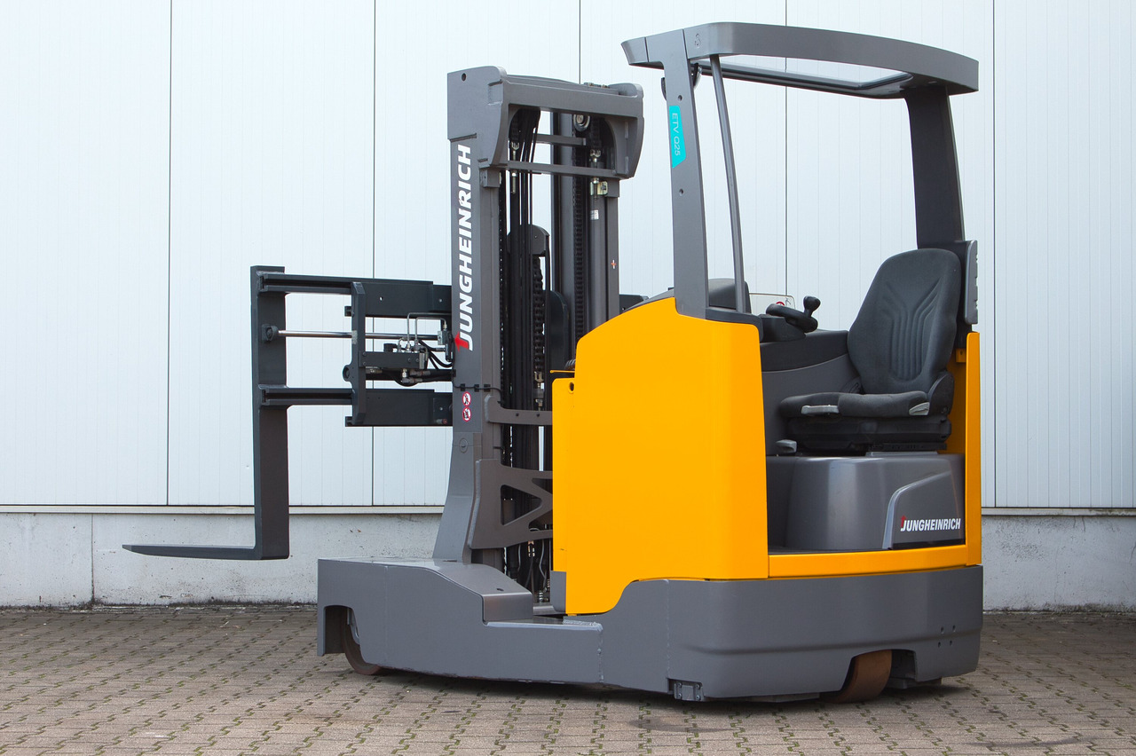 JUNGHEINRICH ETVQ25 4-Wege-Schubmaststapler - Elektromos targonca: 4 kép. JUNGHEINRICH ETVQ25 4-Wege-Schubmaststapler - Elektromos targonca: 4 kép.