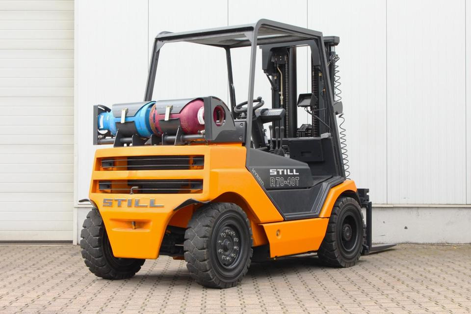 STILL R70-40T Gas Triplex 4t Klammergabel - Gázüzemű targonca: 2 kép. STILL R70-40T Gas Triplex 4t Klammergabel - Gázüzemű targonca: 2 kép.