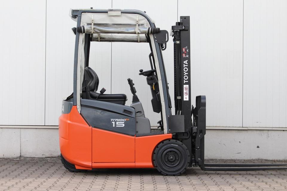 TOYOTA 7FBEST15 Zinkenverstellung - Elektromos targonca: 5 kép. TOYOTA 7FBEST15 Zinkenverstellung - Elektromos targonca: 5 kép.