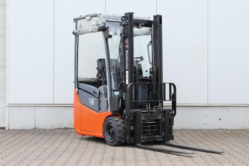 TOYOTA 7FBEST15 Zinkenverstellung - Elektromos targonca: 2 kép. TOYOTA 7FBEST15 Zinkenverstellung - Elektromos targonca: 2 kép.