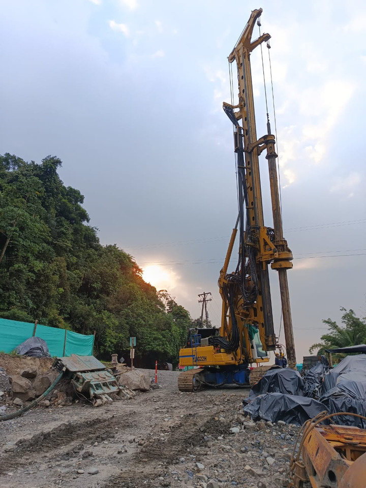 BAUER BG 22H - Fúrógép: 3 kép. BAUER BG 22H - Fúrógép: 3 kép.