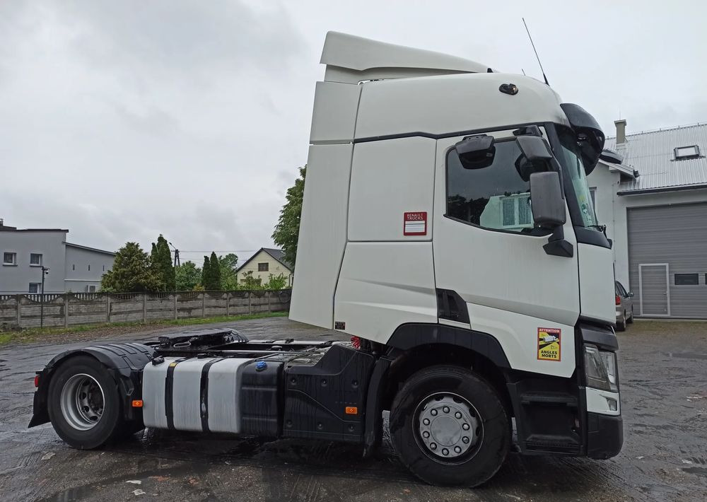Renault T - Nyergesvontató: 1 kép. Renault T - Nyergesvontató: 1 kép.
